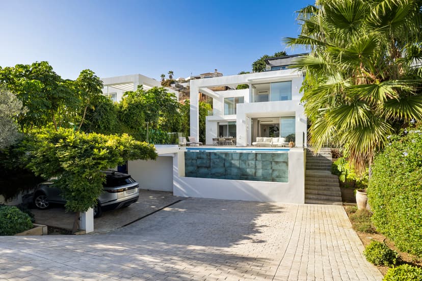 Villa met zwembad aan de Costa del Sol — hypotheek in Spanje